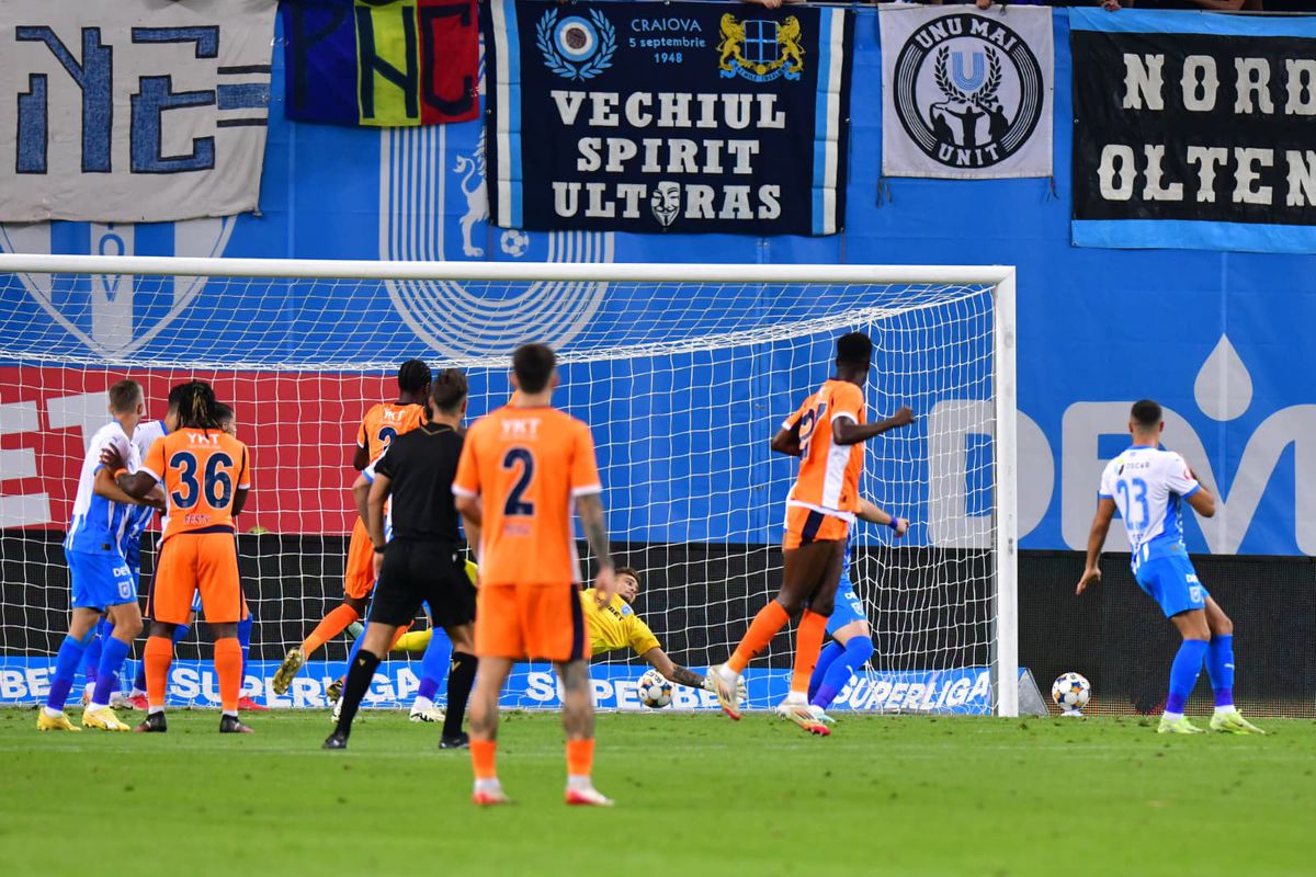 Suporterii oltenilor, coregrafie ȘOCANTĂ, înainte de Universitatea Craiova - Istanbul Bașakșehir: „F**k UEFA!”