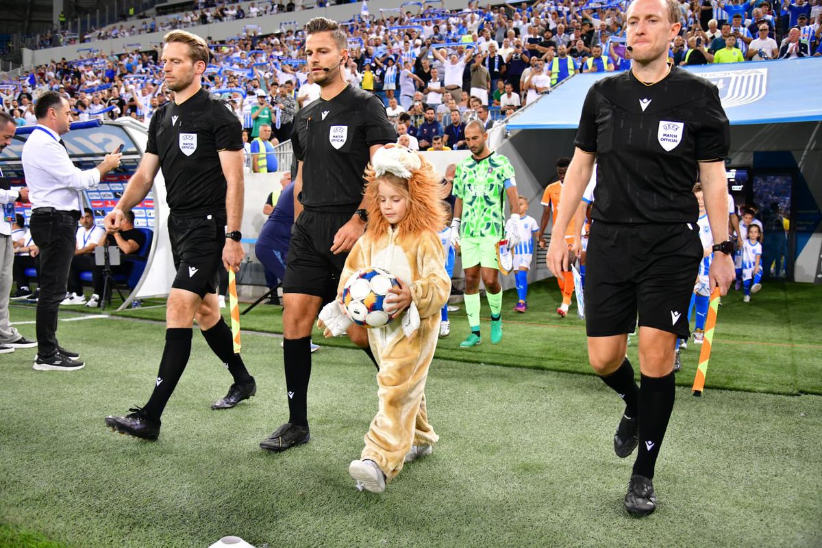 Suporterii oltenilor, coregrafie ȘOCANTĂ, înainte de Universitatea Craiova - Istanbul Bașakșehir: „F**k UEFA!”