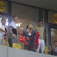 Ce a făcut Gigi Becali, la pauza partidei dintre FCSB și Aberdeen // foto: Ionuț Iordache
