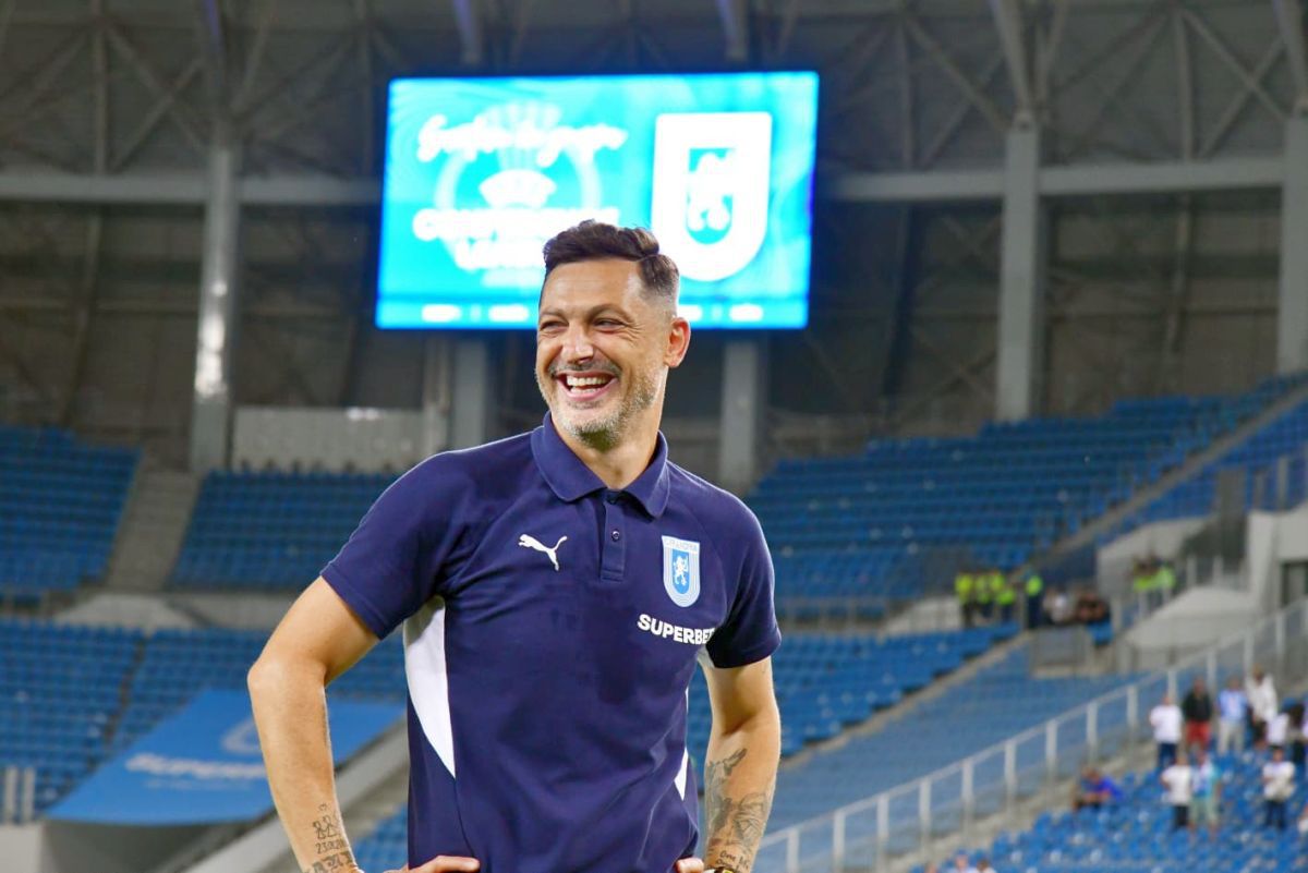 Rădoi i-a anunțat PLECAREA de la Craiova + show la microfon: „Am băut, nu iau mașina, sunt nebuni!”