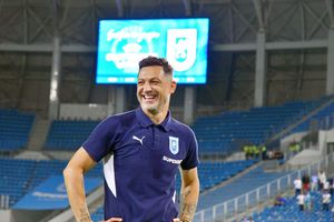 Rădoi i-a anunțat PLECAREA de la Craiova + show la microfon: „Am băut, nu iau mașina, sunt nebuni!”