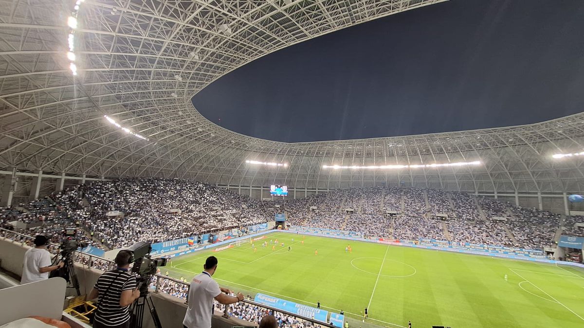 Suporterii oltenilor, coregrafie ȘOCANTĂ, înainte de Universitatea Craiova - Istanbul Bașakșehir: „F**k UEFA!”