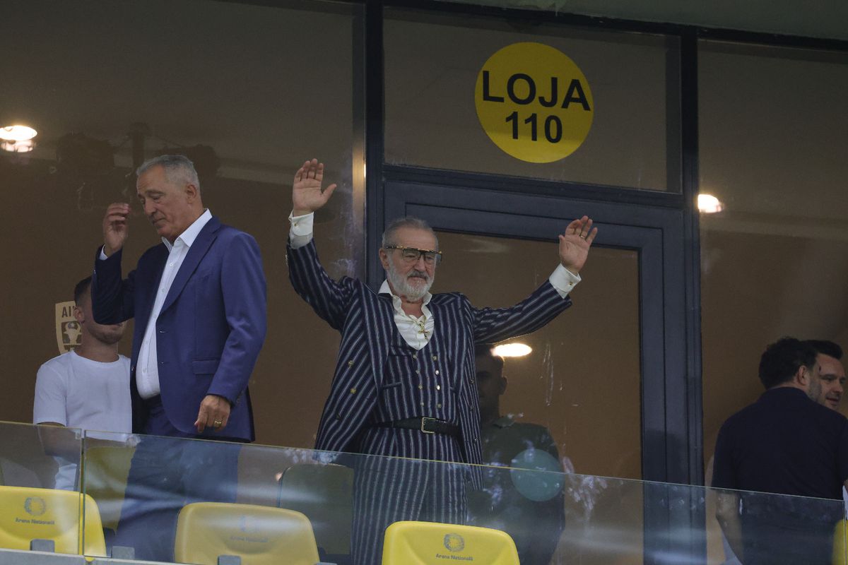 Toate privirile spre lojă: Gigi Becali a început să danseze pe Arena Națională, în stilul lui Borcea
