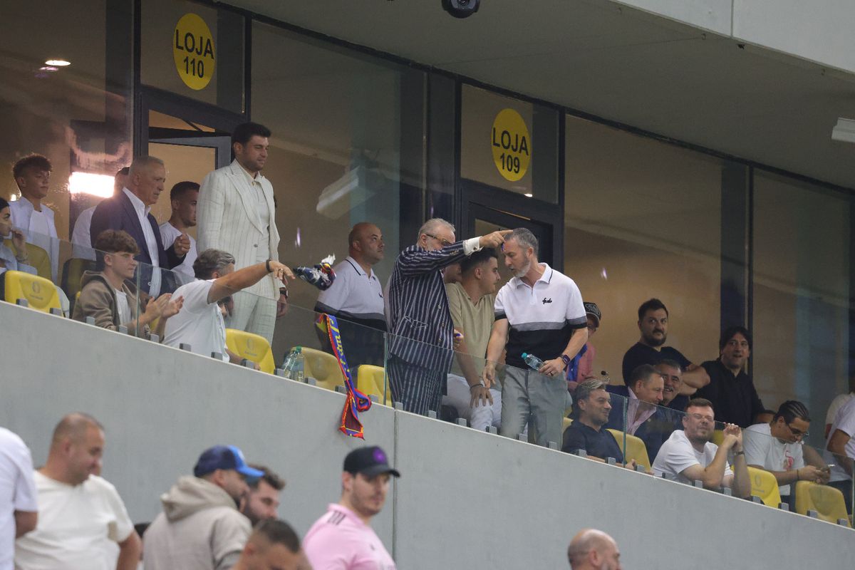 Toate privirile spre lojă: Gigi Becali a început să danseze pe Arena Națională, în stilul lui Borcea