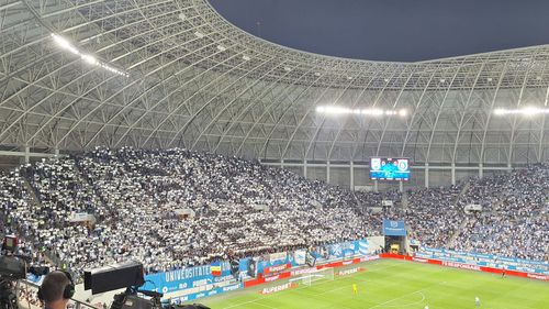 Suporterii oltenilor, coregrafie ȘOCANTĂ, înainte de Universitatea Craiova - Istanbul Bașakșehir: „F**k UEFA!”