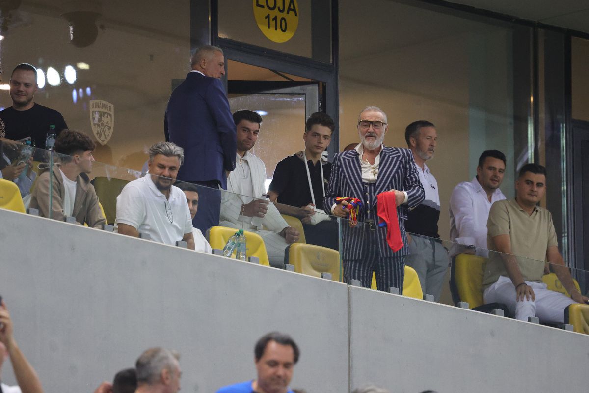 Toate privirile spre lojă: Gigi Becali a început să danseze pe Arena Națională, în stilul lui Borcea
