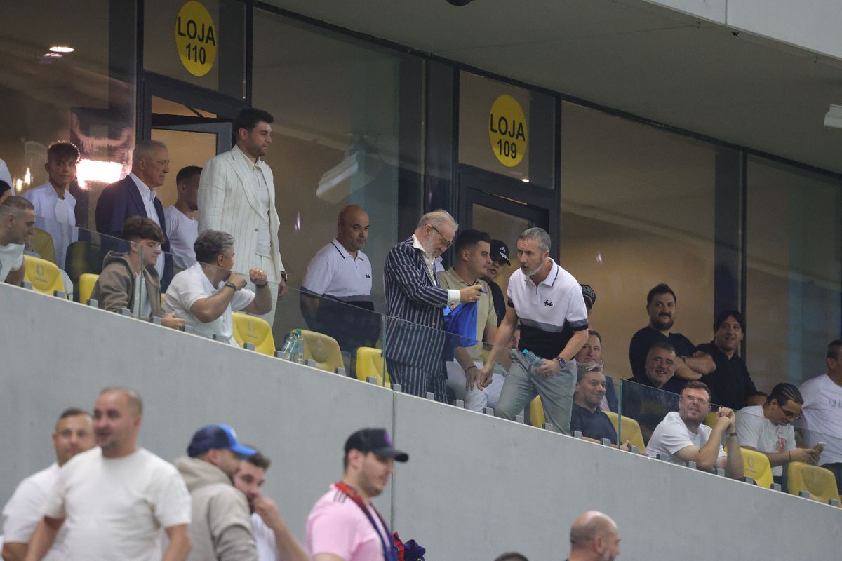 Toate privirile spre lojă: Gigi Becali a început să danseze pe Arena Națională, în stilul lui Borcea
