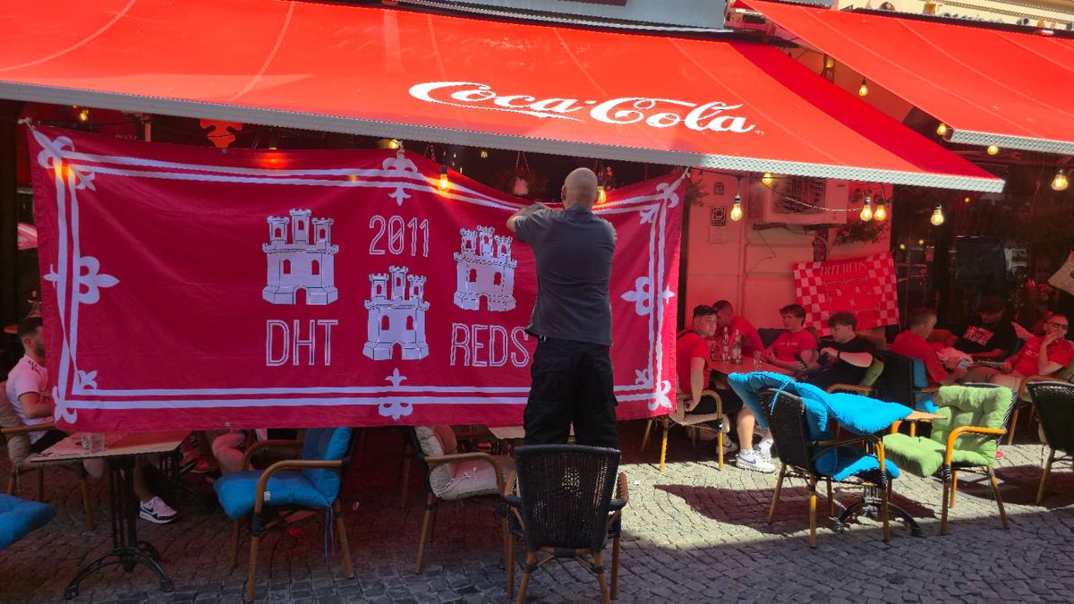 Fanii scoțieni petrec în Centrul Vechi înainte de Aberdeen - FCSB