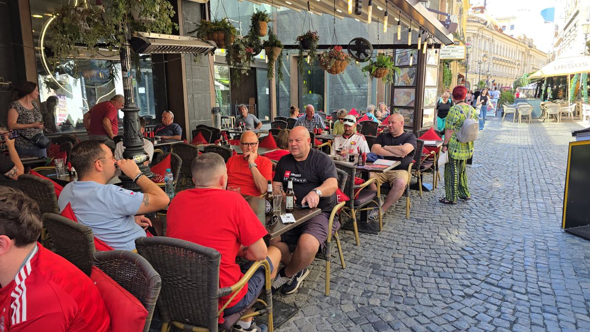 Fanii scoțieni petrec în Centrul Vechi înainte de Aberdeen - FCSB