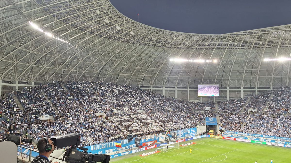 Suporterii oltenilor, coregrafie ȘOCANTĂ, înainte de Universitatea Craiova - Istanbul Bașakșehir: „F**k UEFA!”