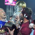Beto, ridicând trofeul Ligii 1 în 2012 // foto: Imago Images