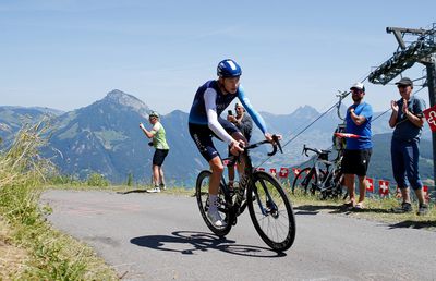 Ciclistul Chris Froome va fi operat după ce a suferit un accident teribil în timpul unui antrenament în Franța