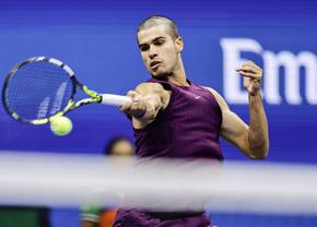 Luptând cu amintirea episodului dureros din 2024, Carlos Alcaraz s-a calificat en fanfare în turul 3 la US Open