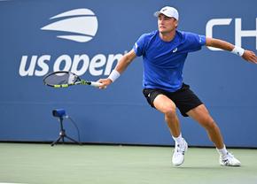 Numărul 12 mondial, OUT » Inspirat de tatăl său neurochirurg, un belgian de 23 de ani a produs o surpriză uriașă la US Open