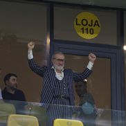 Ce a făcut Gigi Becali, la pauza partidei dintre FCSB și Aberdeen // foto: Ionuț Iordache