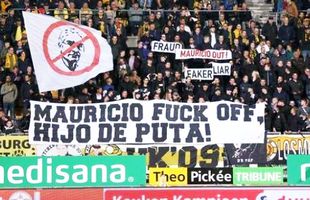 VIDEO Scene incredibile în Olanda: patronul echipei Roda Kerkrade a fost luat pe sus și dat afară din stadion de propriii ultrași!