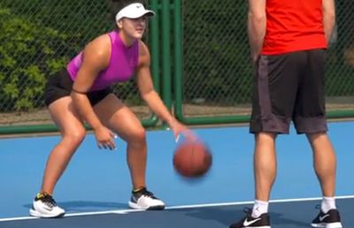 VIDEO Bianca Andreescu știe și baschet! Cum a fost surprinsă la antrenament :)