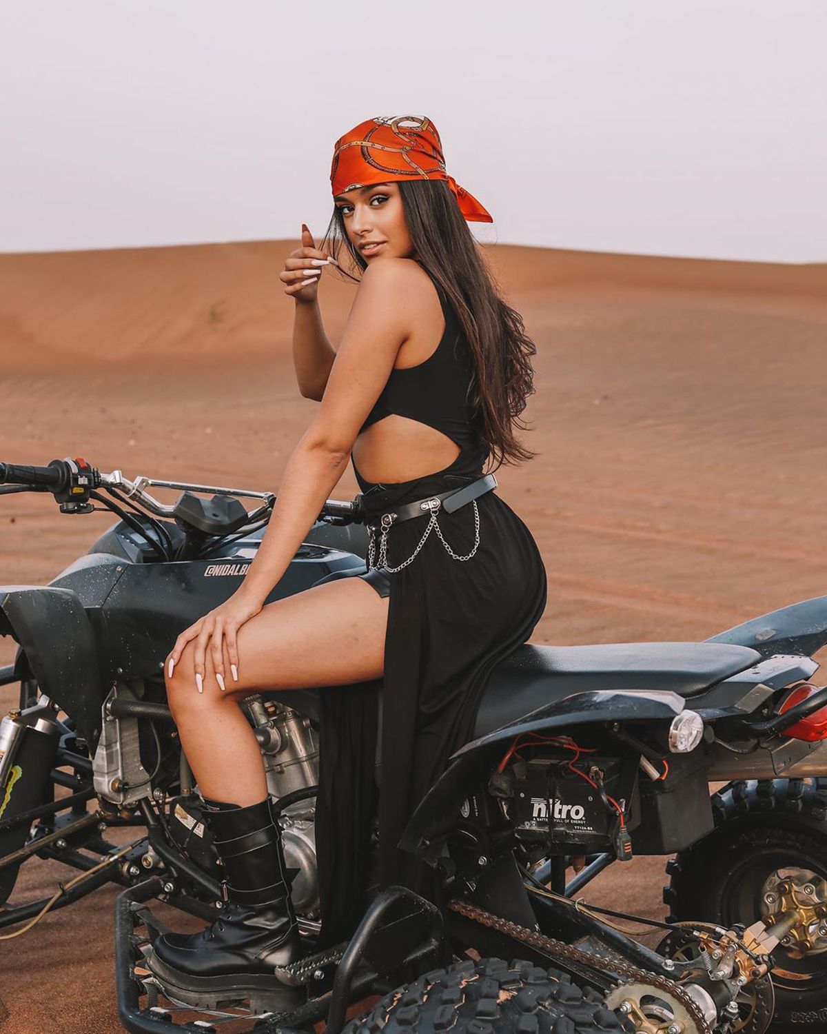 L-a dat uitării pe Reguilon! Marta Diaz, surprinsă alături de un vlogger celebru cu 13 milioane de abonați: „Au petrecut toată noaptea împreună”