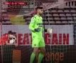 În timpul meciului dintre Dinamo și UTA, încheiat cu victoria arădenilor, 1-0, Look Sport, unul dintre posturile TV care a transmis meciul, a comis o gafă de zile mari. Captură @ Look Sport