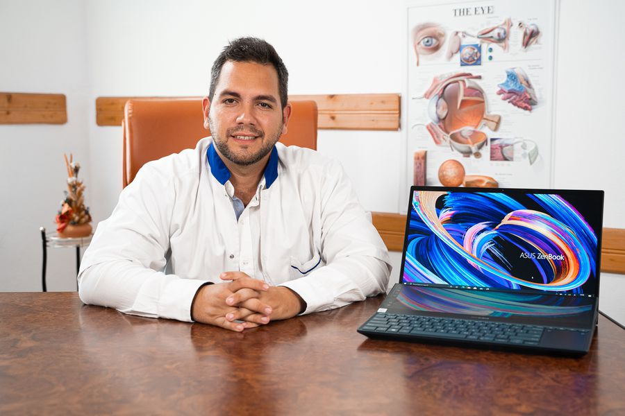 Laptopurile ASUS OLED sunt alternativa care îți poate proteja vederea de lumina albastră nocivă