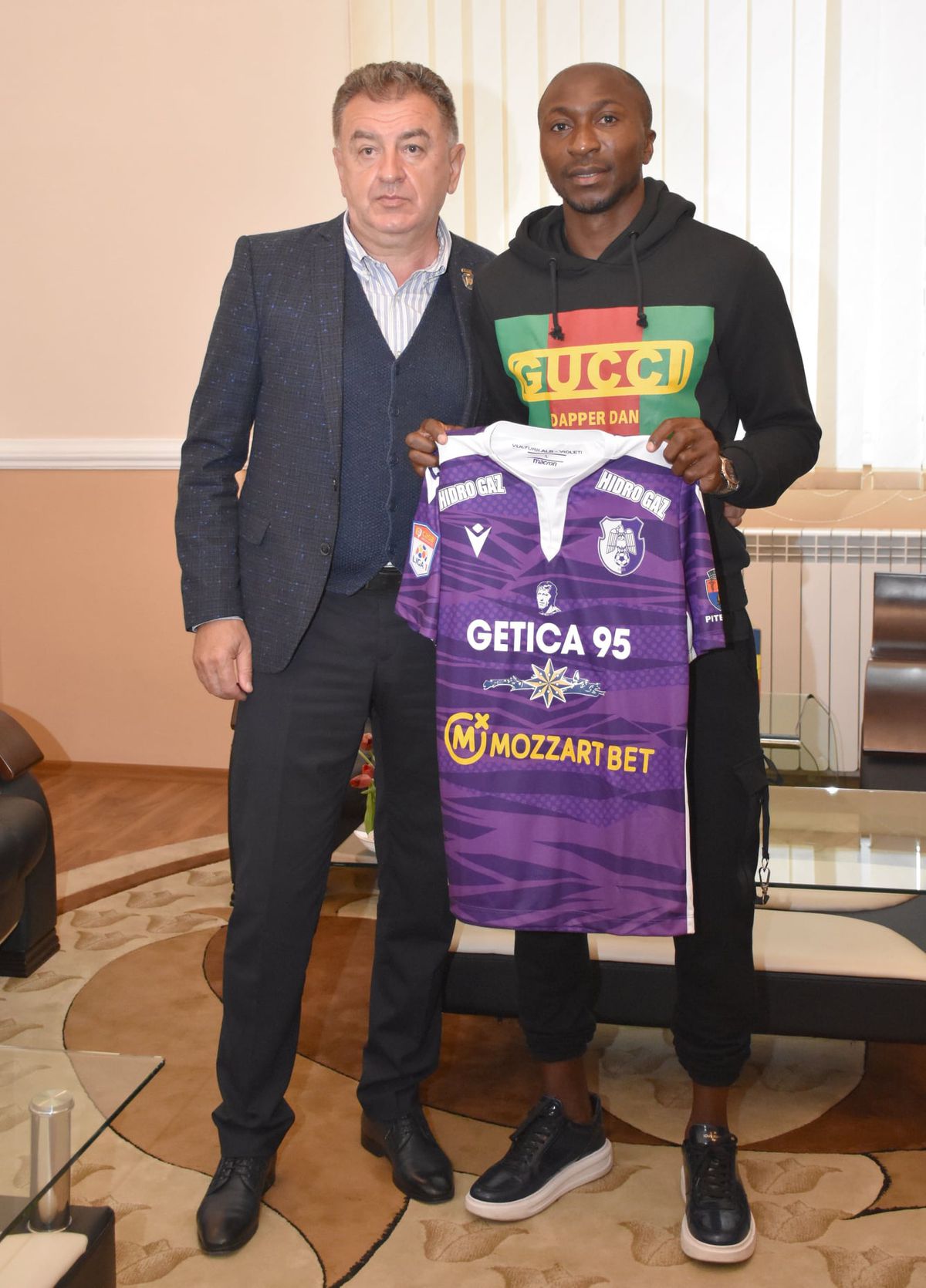 FC Argeș i-a prezentat pe Iasmin Latovlevici și Kehinde Fatai