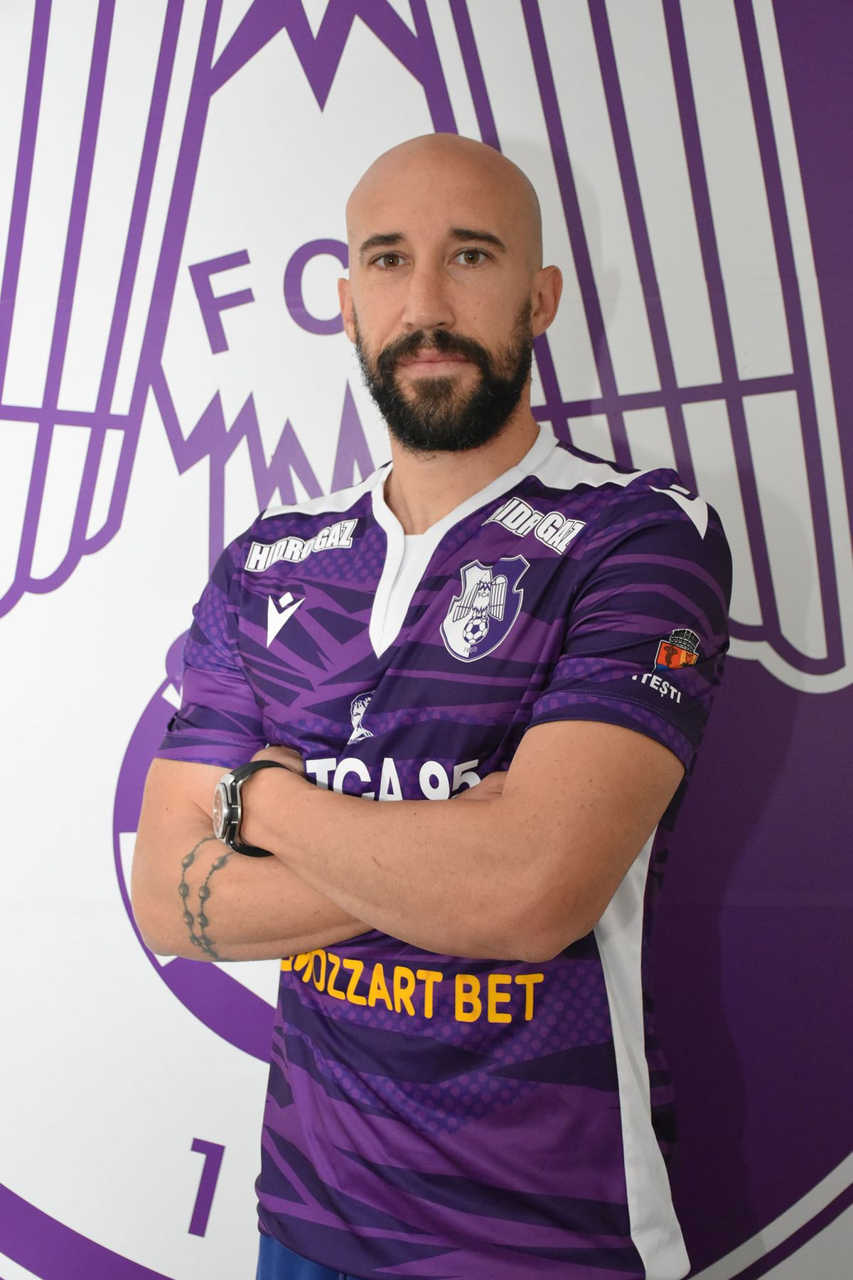 FC Argeș reușește o dublă-lovitură! Kehinde Fatai și Iasmin Latovlevici au semnat