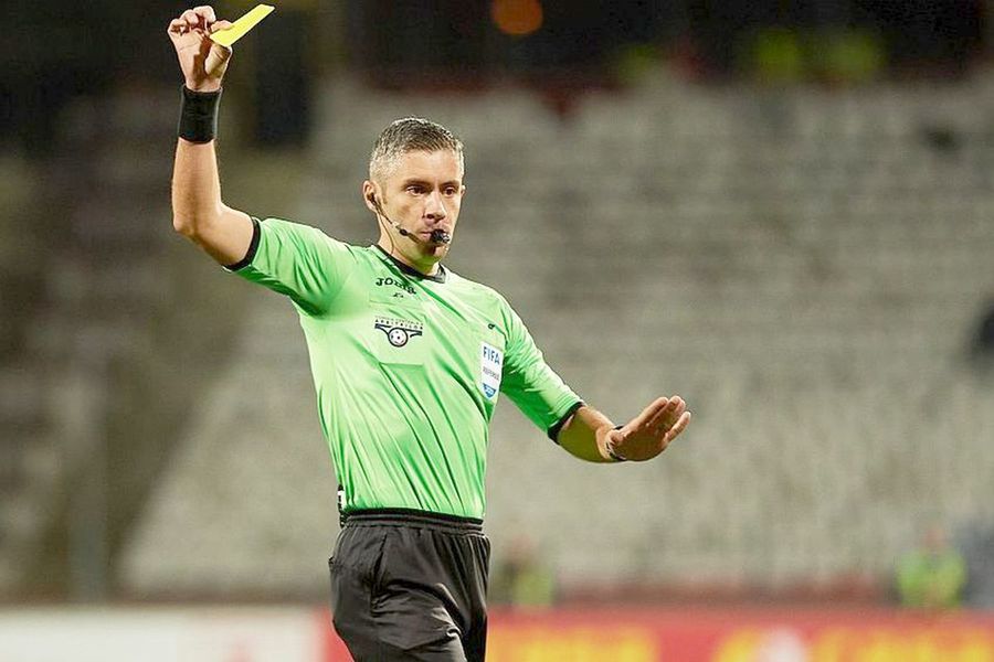 Două brigăzi de arbitri români conduc meciuri din Conference League în această săptămână