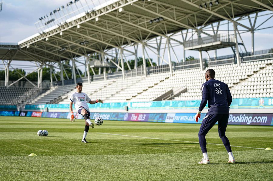 Naționala Franței, antrenament pe Arcul de Triumf Ce bătaie de joc! » GSP a aflat de ce nu poate fi folosită arena „Arcul de Triumf”, în timp ce FCSB, Dinamo și Rapid așteaptă la porți