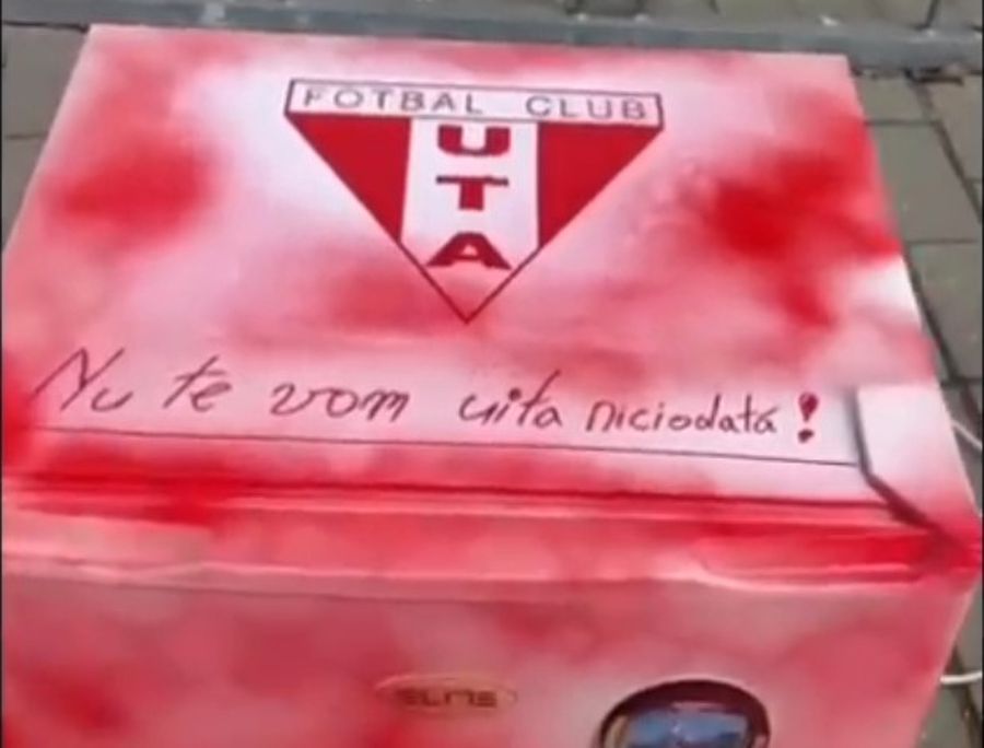 Arădenii au dus ironiile la următorul nivel » Frigider expediat unui jucător advers: „Dacă vrei și o canapea, un dulap, să ne spui” + reacția fotbalistului