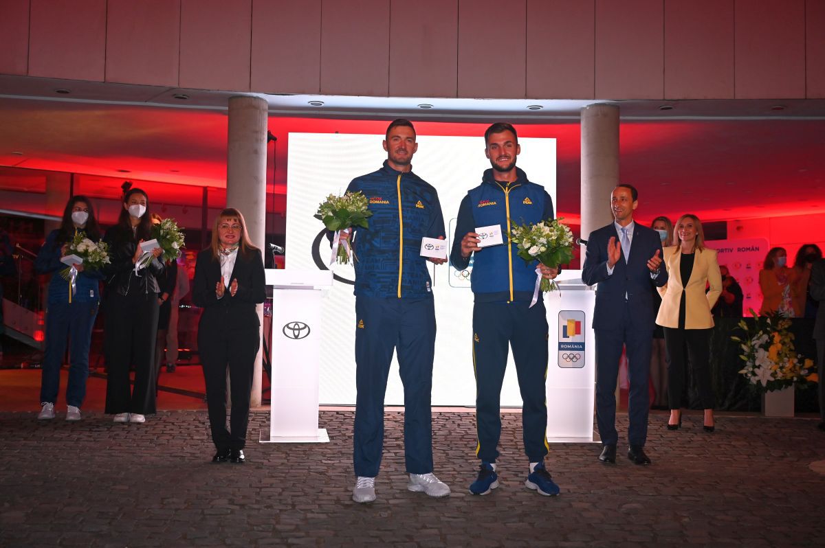 Medaliații României au intrat în posesia mașinilor promise » Imagini de la festivitate