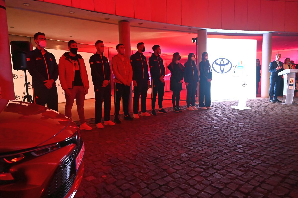 Medaliații României au intrat în posesia mașinilor promise » Imagini de la festivitate