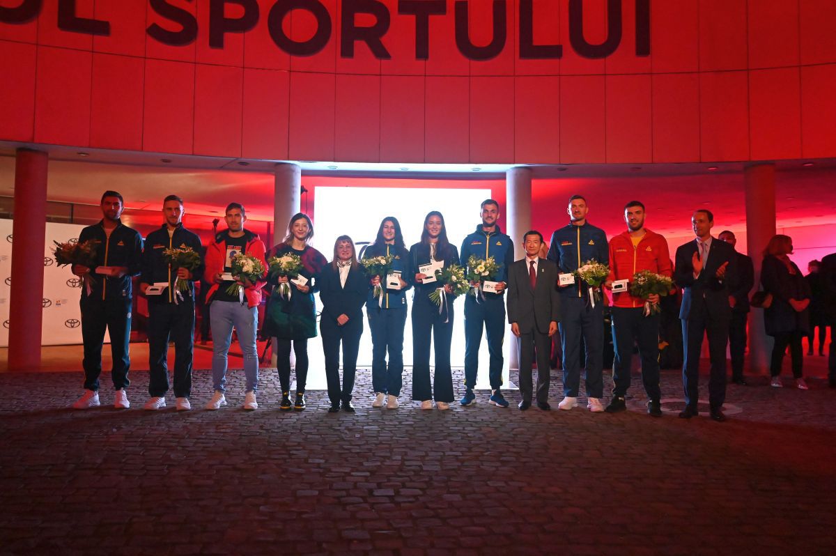 Medaliații României au intrat în posesia mașinilor promise » Imagini de la festivitatea de azi