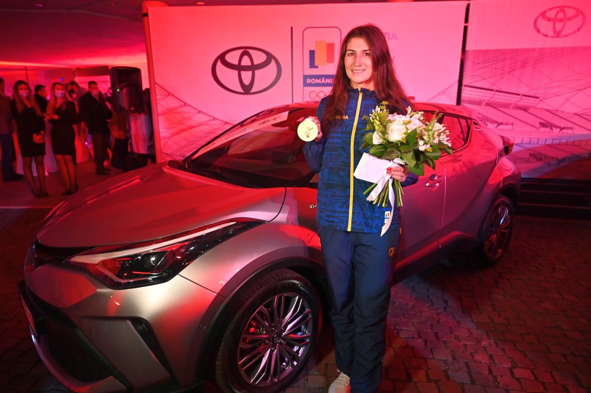 Medaliații României au intrat în posesia mașinilor promise » Imagini de la festivitate