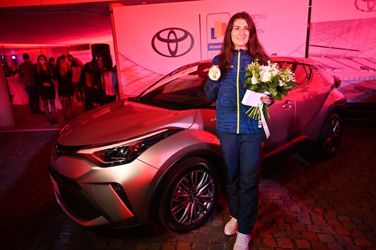 Medaliații României au intrat în posesia mașinilor promise » Imagini de la festivitate