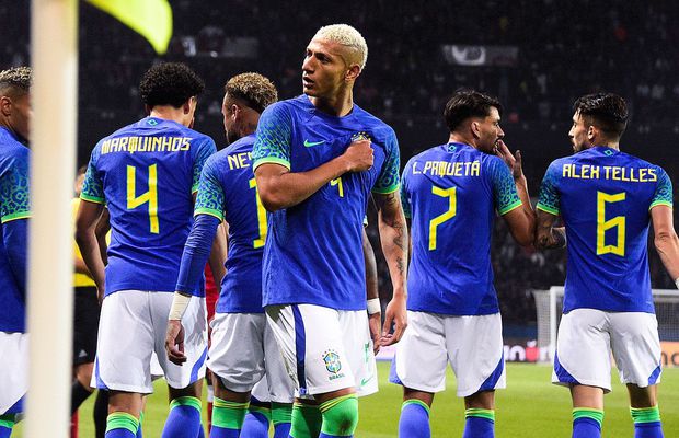 Scandal rasist la Paris! O banană i-a aterizat la picioare lui Richarlison la meciul Braziliei!