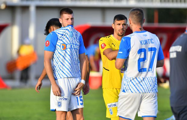 Oltenii protestează după egalul cu CS Tunari: „Universitatea Craiova merită antrenor. Papură, dispari. Rotaru, trezește-te!”