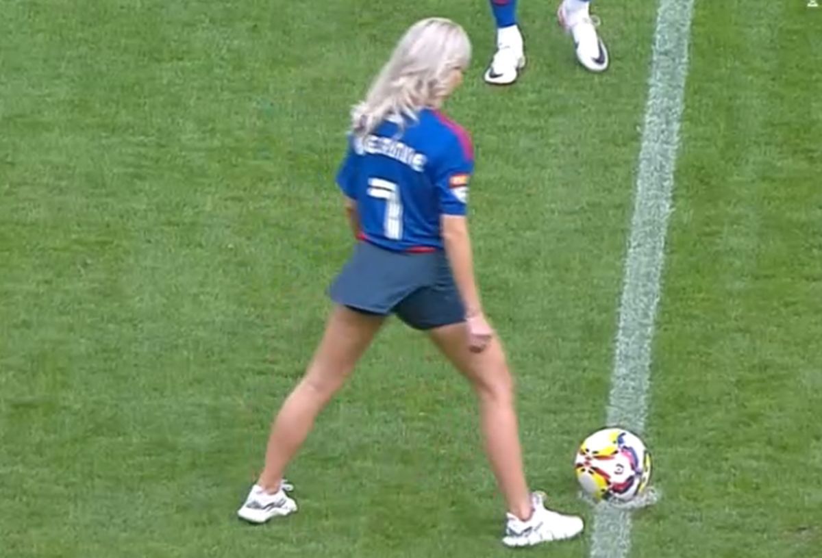 Bernadette Szocs a atras toate privirile la petrecerea Federației » Ce ținută și-a creat special pentru eveniment