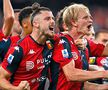 Radu Drăgușin (în stânga) a dat o pasă de gol în Genoa - AS Roma 4-1 // foto: Guliver/GettyImages