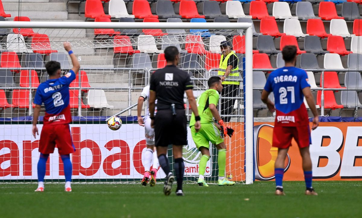 CSA Steaua - U Cluj 1-3 » Debut de coșmar pentru „militari” în Cupa României: înfrângere categorică în Ghencea