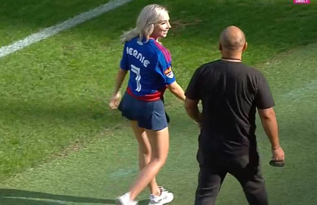 A atras toate privirile în Ghencea » Cu o fustă scurtă și numărul 7 pe spate, Bernie Szocs a dat lovitura de start