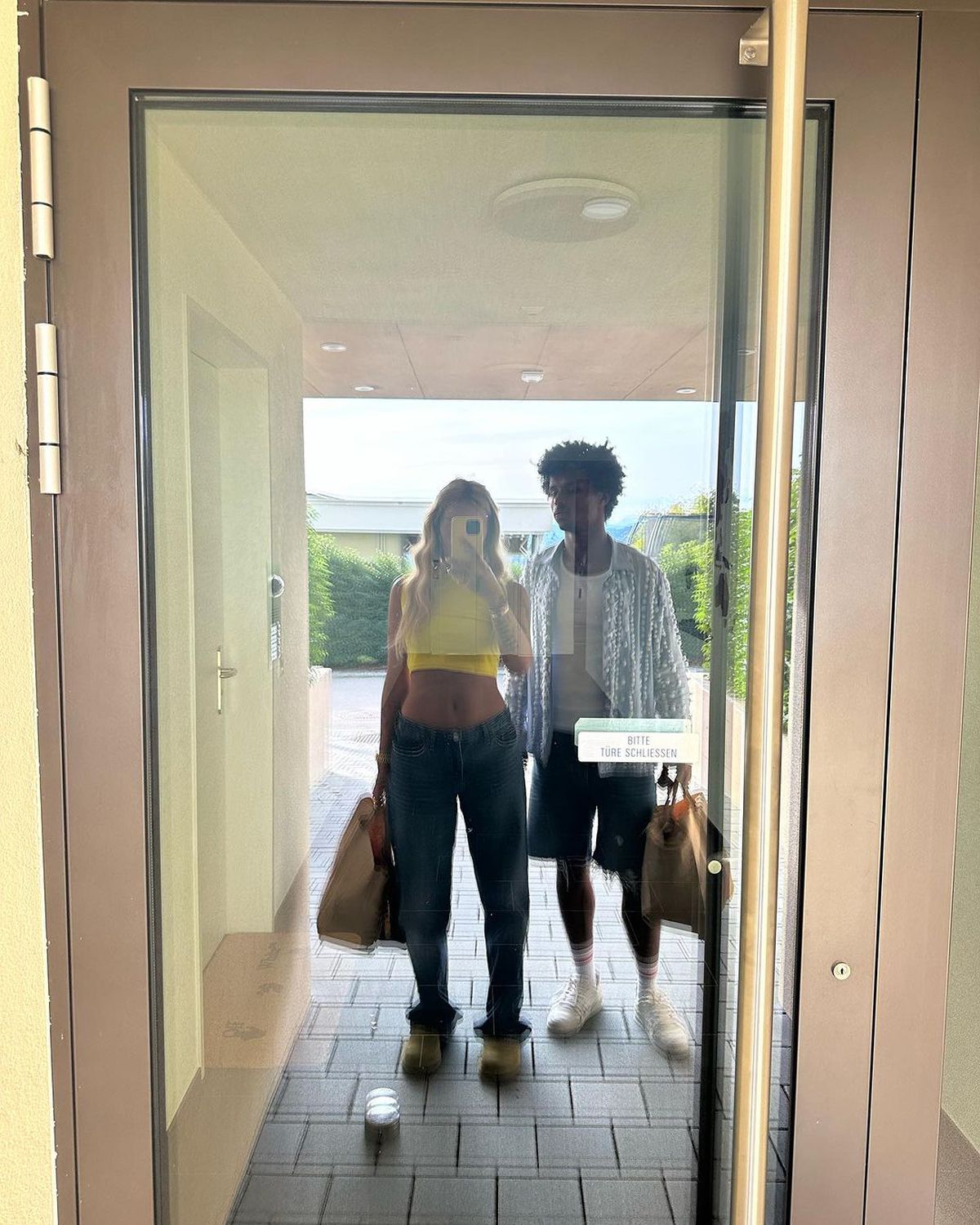 L-a tras înapoi iubita? De când e oficial cu Loredana, atacantul german cu mamă româncă Adeyemi nu a mai înscris niciun gol la Dortmund!