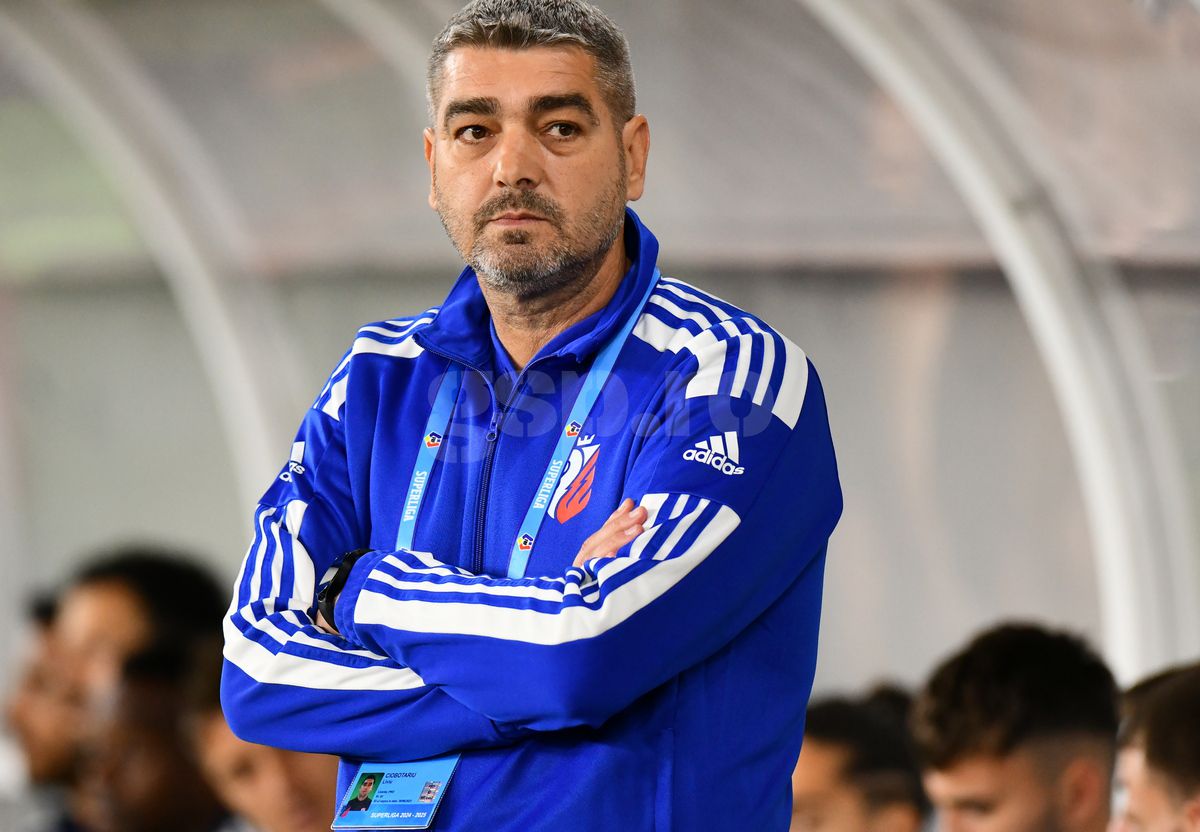 Detaliul incredibil surprins de fotoreporterul GSP la Dinamo - Botoșani » Ce apare pe legitimația lui Ciobotariu