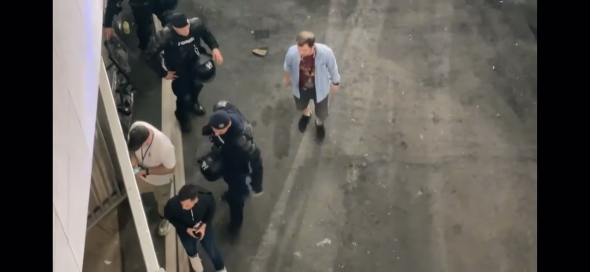 Gest HULIGANIC în Giulești » Atac îngrozitor la adresa siguranței presei! Jurnalist bruscat de un impresar care purta o legitimație a clubului din Superligă: „Dormiți!”