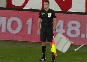 A fost declanșată ancheta, după ce un scaun a fost la un pas să îl lovească pe arbitrul asistent în Dinamo - Botoșani