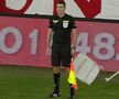 Într-un răspuns pentru GSP.ro, Jandarmeria București, a precizat că suporterul care a aruncat cu un scaun spre un arbitru asistent în meciul Dinamo - FC Botoșani, scor 2-2, este căutat.