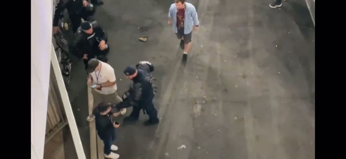 Gest HULIGANIC în Giulești » Atac îngrozitor la adresa siguranței presei! Jurnalist bruscat de un impresar care purta o legitimație a clubului din Superligă: „Dormiți!”