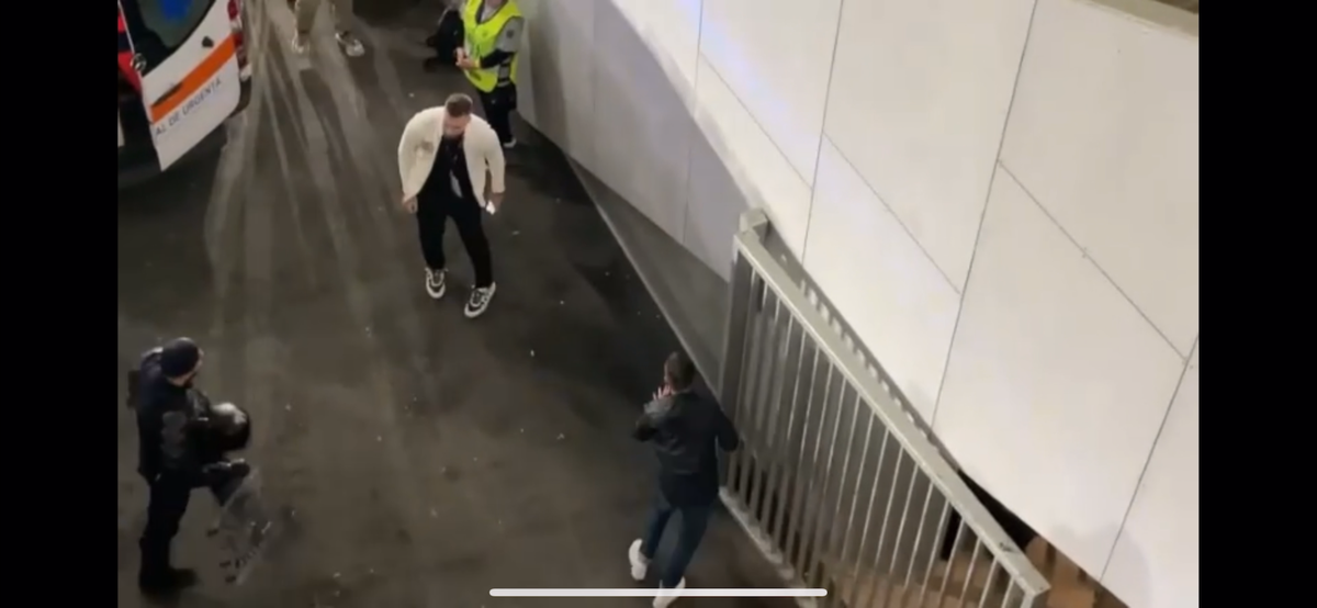 Gest HULIGANIC în Giulești » Atac îngrozitor la adresa siguranței presei! Jurnalist bruscat de un impresar care purta o legitimație a clubului din Superligă: „Dormiți!”