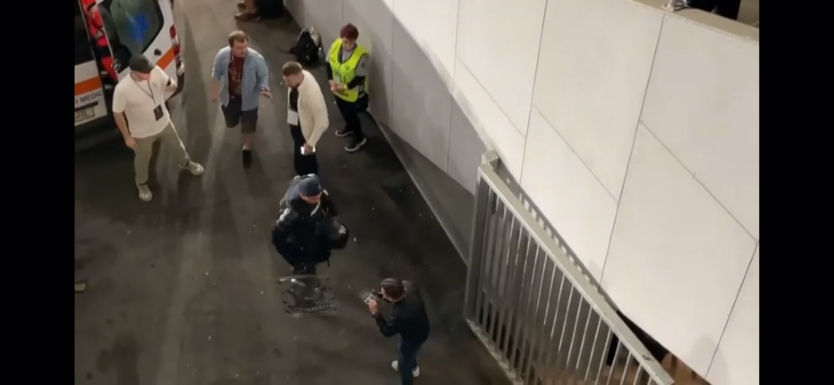 Gest HULIGANIC în Giulești » Atac îngrozitor la adresa siguranței presei! Jurnalist bruscat de un impresar care purta o legitimație a clubului din Superligă: „Dormiți!”