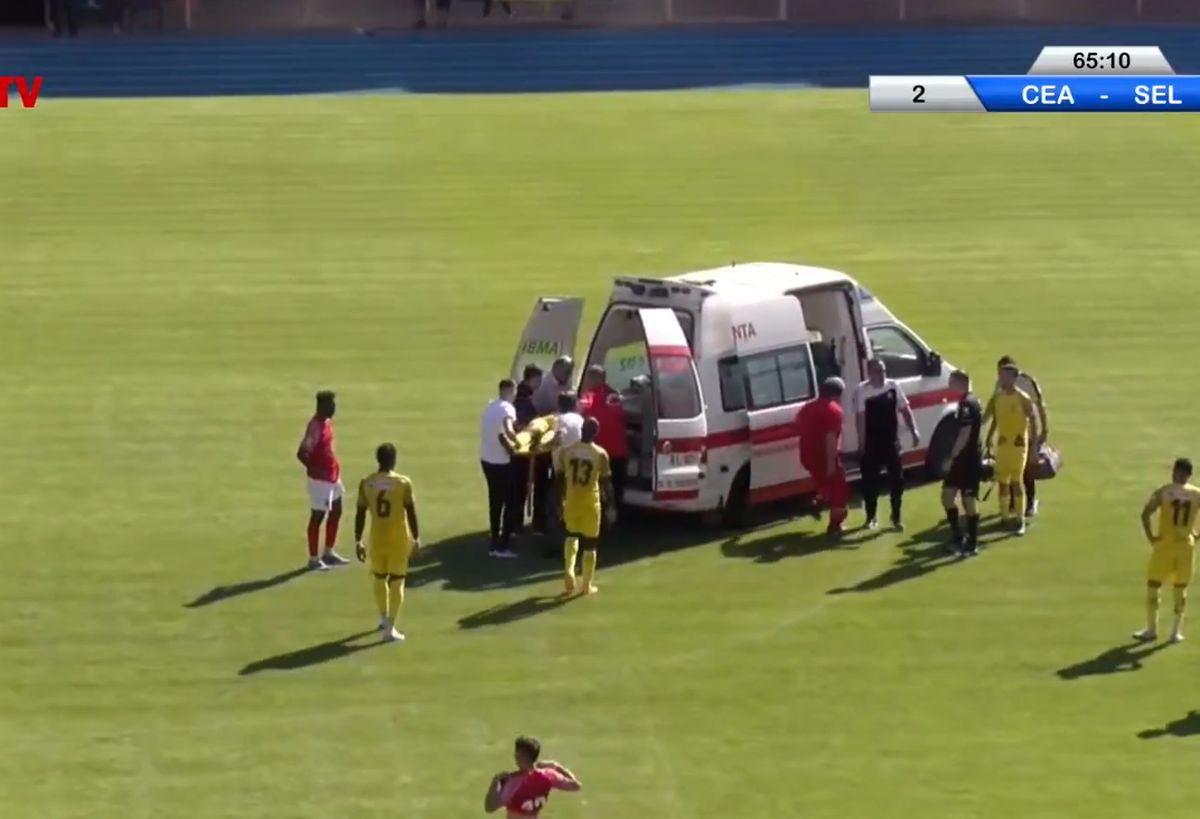 Scene revoltătoare în Liga 2 din România » Peste 3 minute pentru ca doctorii să ajungă la fotbalistul căzut pe teren: medicii au luat-o la fugă, fără ambulanță