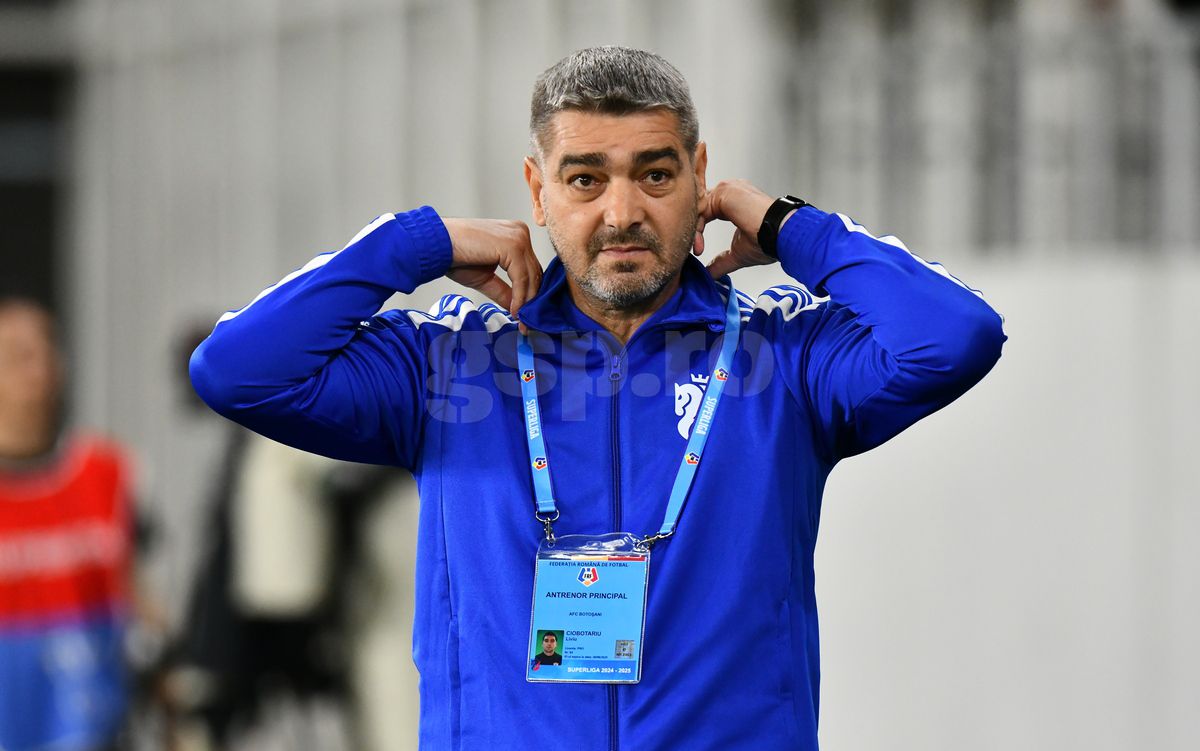 Detaliul incredibil surprins de fotoreporterul GSP la Dinamo - Botoșani » Ce apare pe legitimația lui Ciobotariu